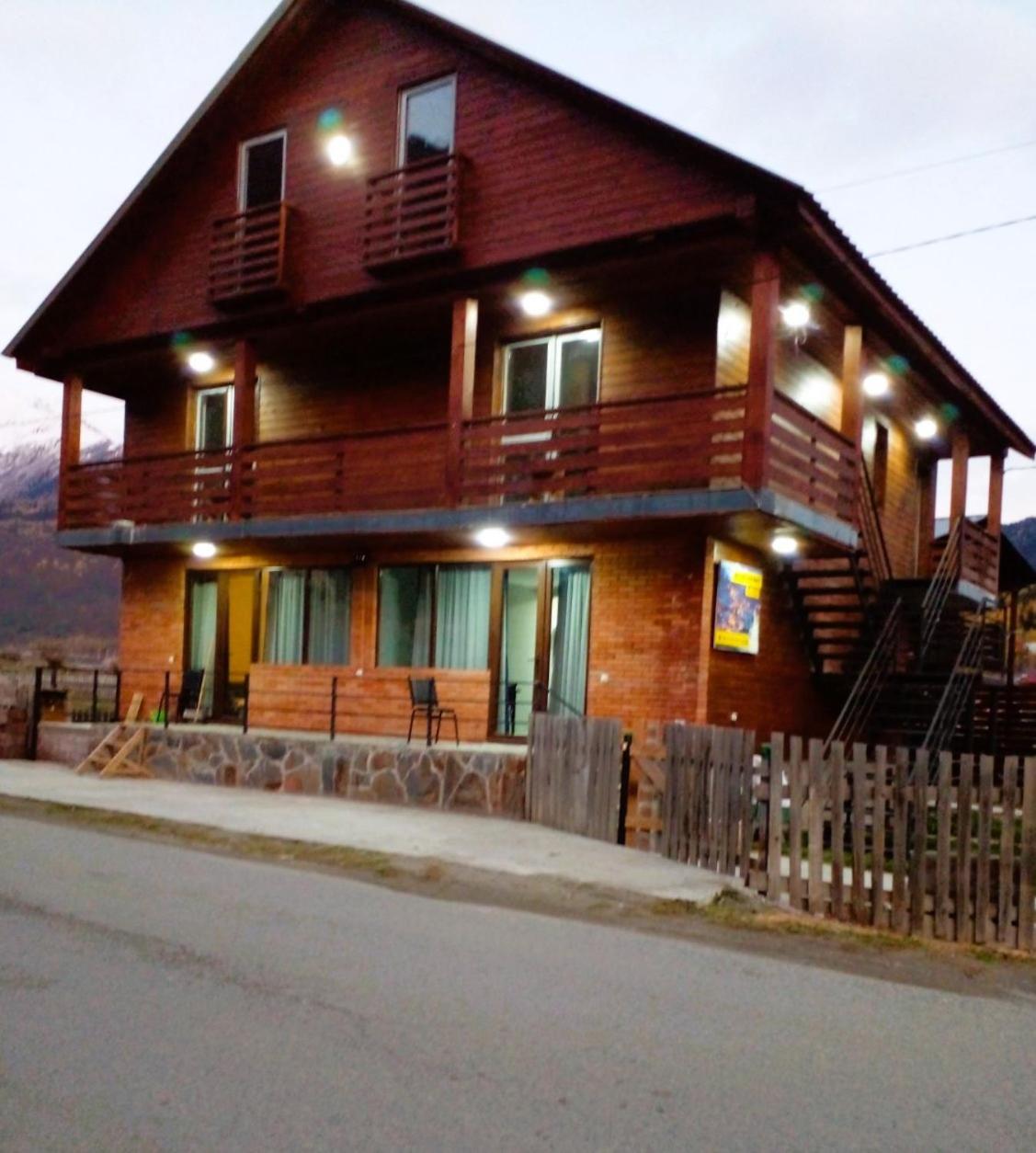 Gablile Apartments Местія Екстер'єр фото